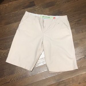 Old Navy 100% cotton khaki shorts size 8. Like new
